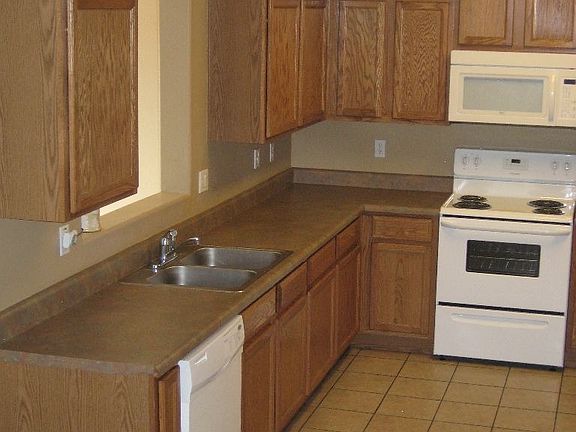 5th image of 6526 S 10th Dr
