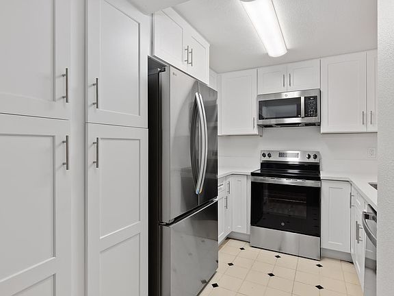 5th image of 7640 Palmilla Dr Unit 102
