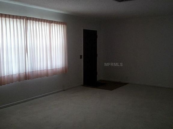 4th image of 903 E Heron Cir