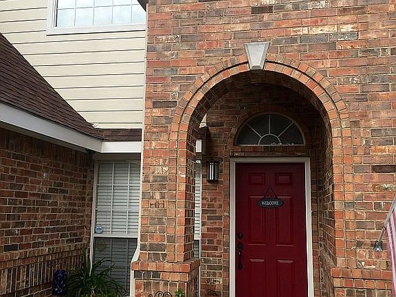 3rd image of 6750 Silvercrest Dr