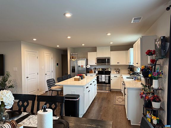 3rd image of 109 Walsh Ln