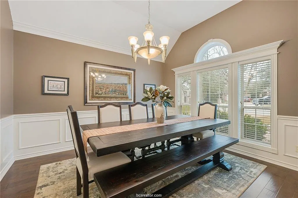 4 bed, 2579 sqft, $4,250 — Photo 3