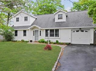 99 Warren Ave, Ronkonkoma, NY 11779