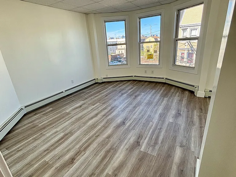 7 Franklin Ave #6 — Photo 4