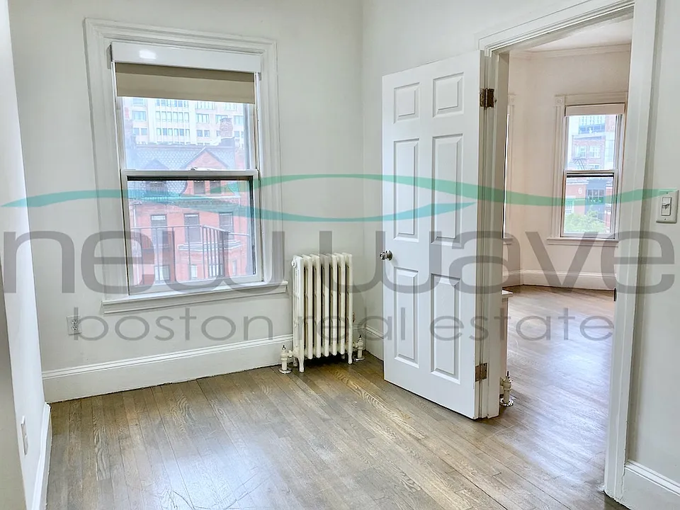 225 Newbury St #4F