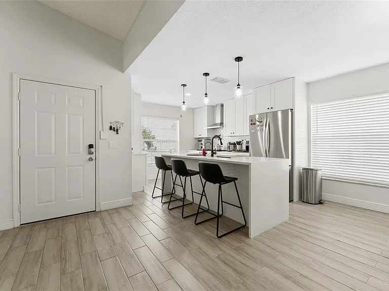 271 Indian Point Cir — Photo 4