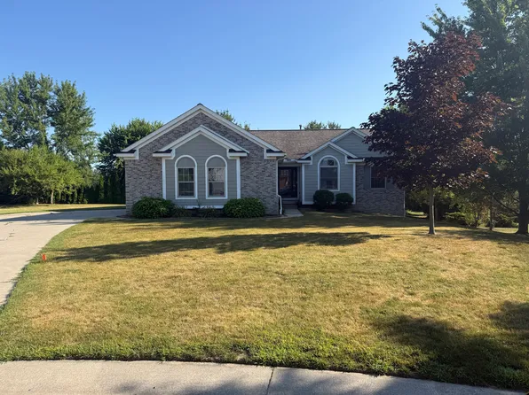 9052 Red Oak Cir, Grand Blanc, MI 48439
