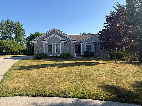 9052 Red Oak Cir Photo 1