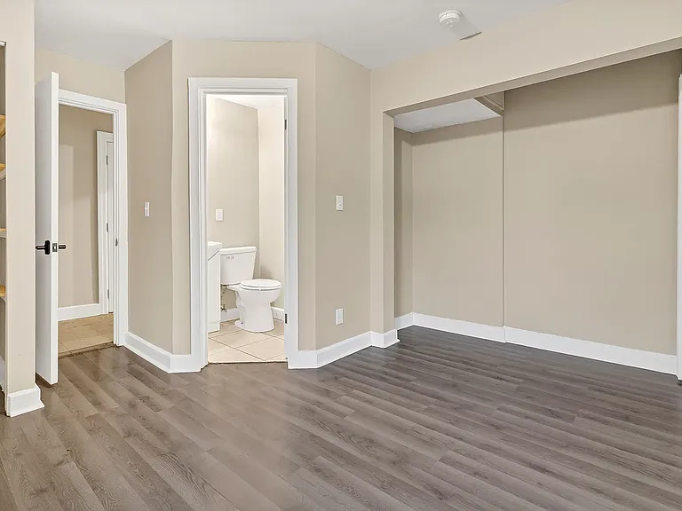 330 Bernard Ave — Photo 34