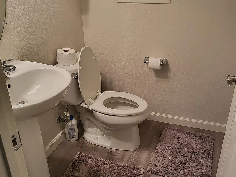 24251 Eden Ave — Photo 2