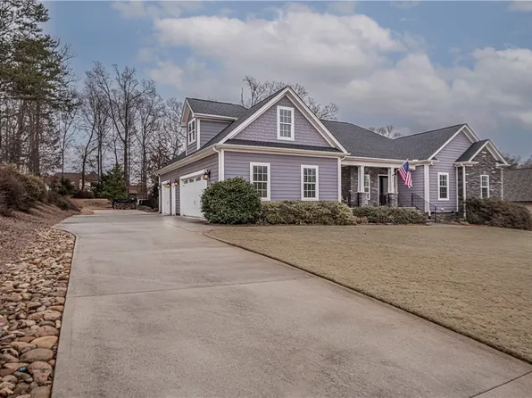 23 Firelight Ln, Easley, SC 29642