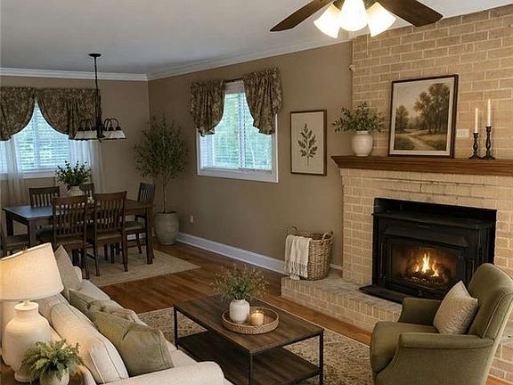 2nd image of 160 Cown Dr