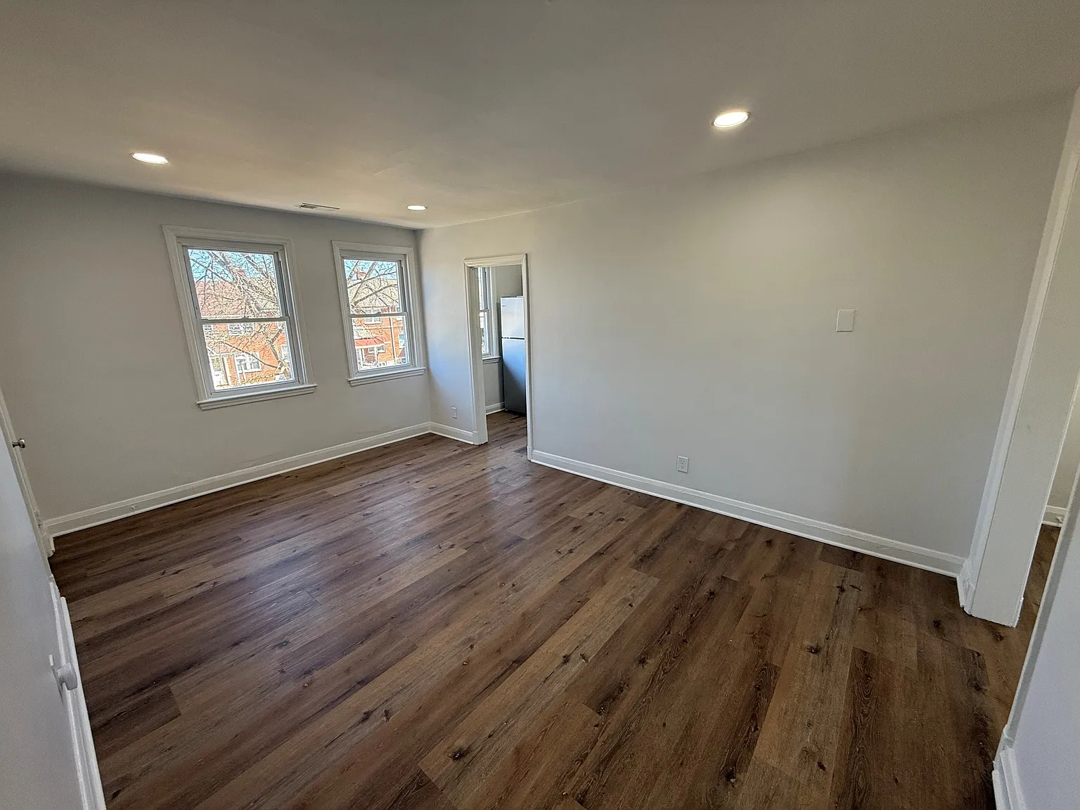 5618 Midwood Avenue - 1 — Photo 4