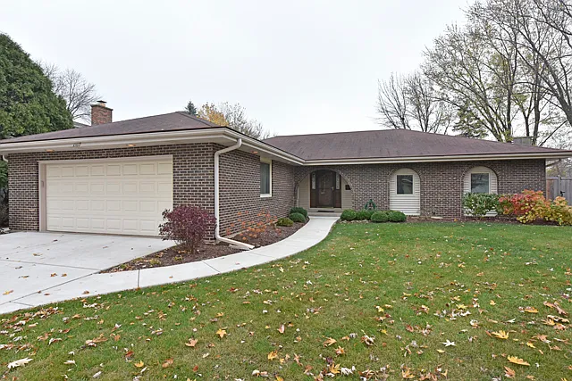 1107 W Golf Rd photo 1