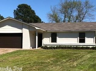 10 Monarch Dr, Maumelle, AR 72113