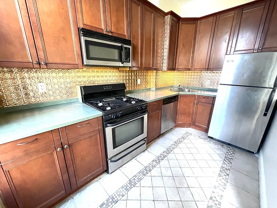 1st image of 363 Tompkins Ave #1