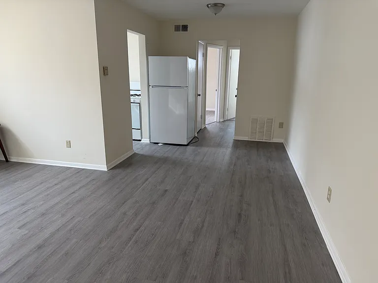 4560 E 104th St #9 — Photo 4