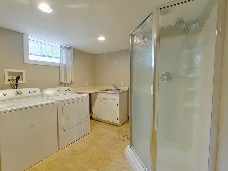 242 S Bleckley Dr — Photo 11
