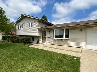 201 N Salem Dr, Schaumburg, IL 60194