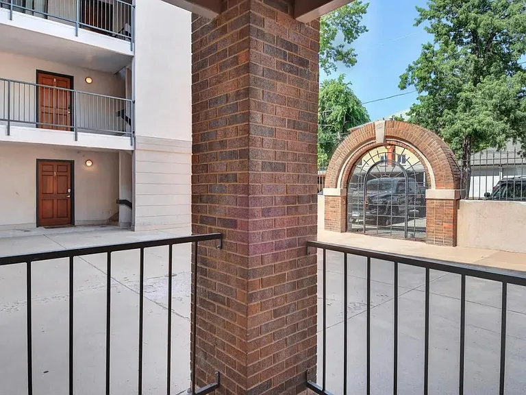 1085 Broadway St #6 — Photo 12