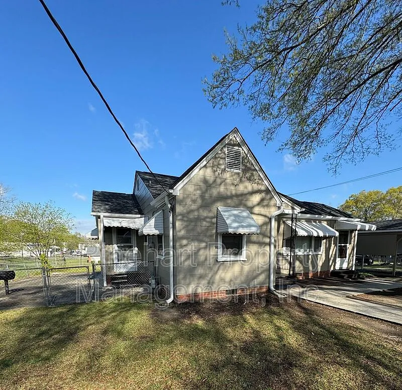 2 bed, 1.0 bath, 1129 sqft, $1,550 — Photo 2