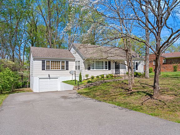 4th image of 1607 Eastern Hills Dr