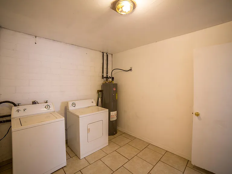1079 SW 11th Ter — Photo 22