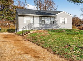 5900 Sheriton Dr, Saint Louis, MO 63135