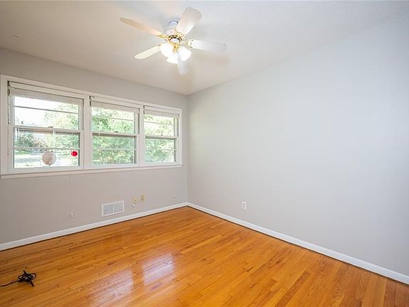 5th image of 3408 Hillsdale Dr
