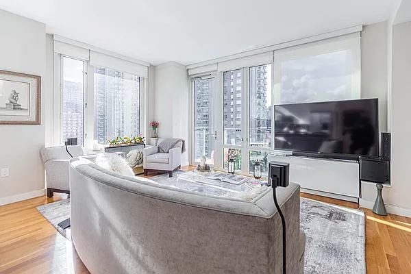 Rented by Bond New York | media 30