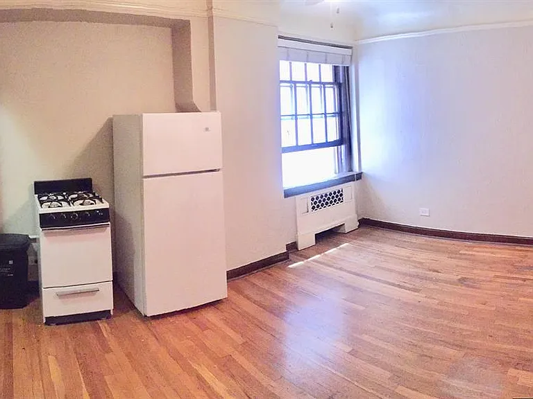 Grosvenor Arms Apartments — Photo 17