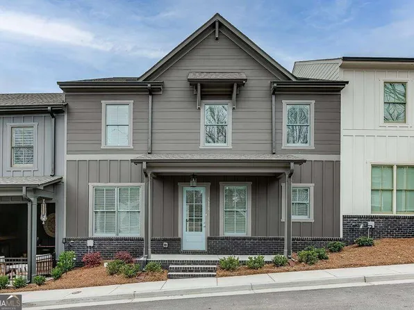 5611 Pine St, Flowery Branch, GA 30542