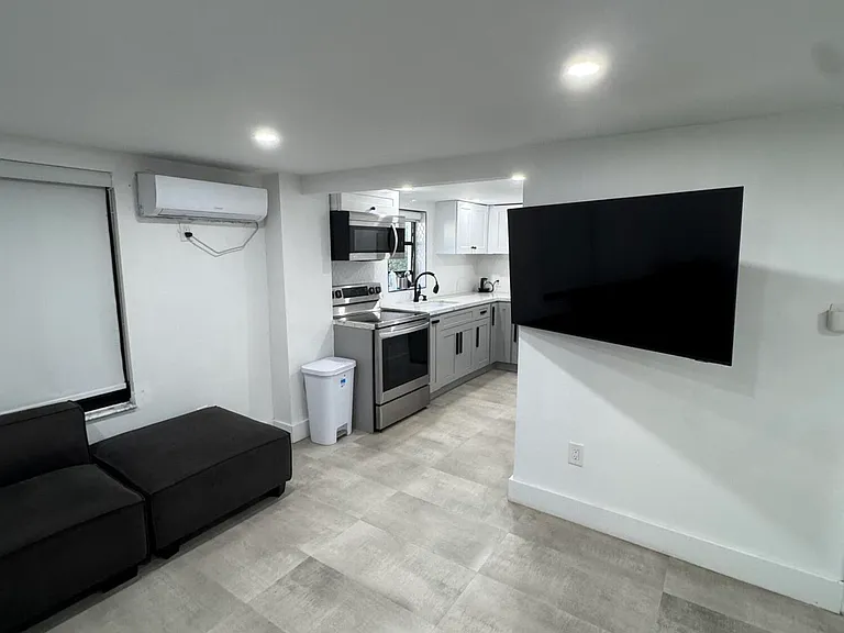 2541 NE 181st St #C — Photo 7