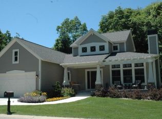 1350 Summerwood Dr, South Haven, MI 49090