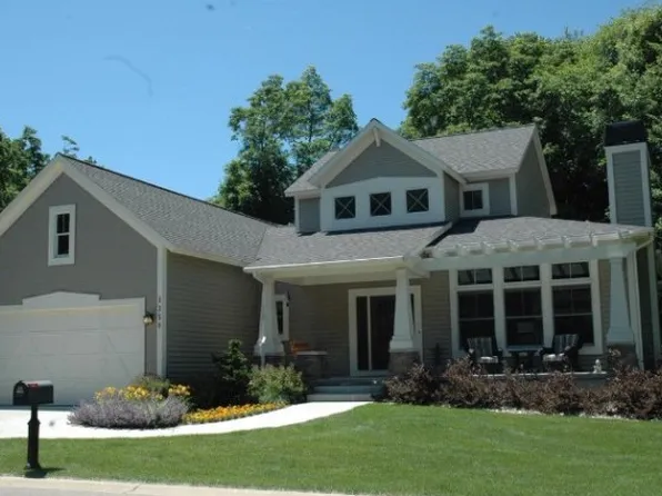 1350 Summerwood Dr, South Haven, MI 49090