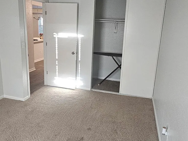 409 Greenlake Dr — Photo 7