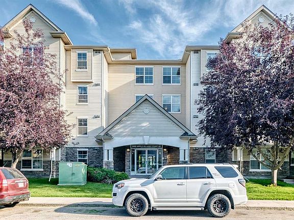 4th image of 2000 S Applevillage Ct SE #411