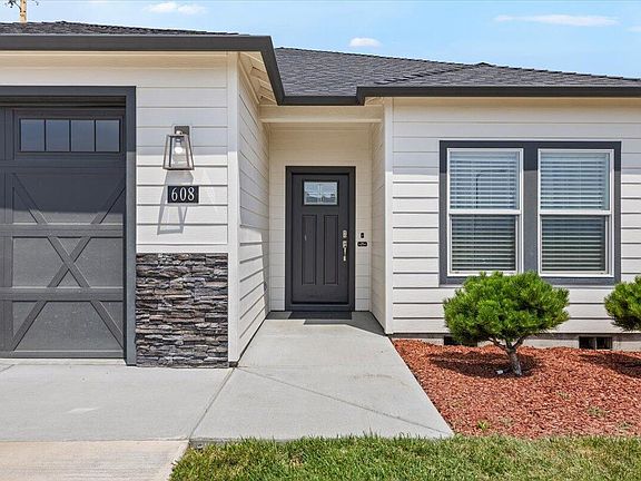 3rd image of 608 Nobility Dr