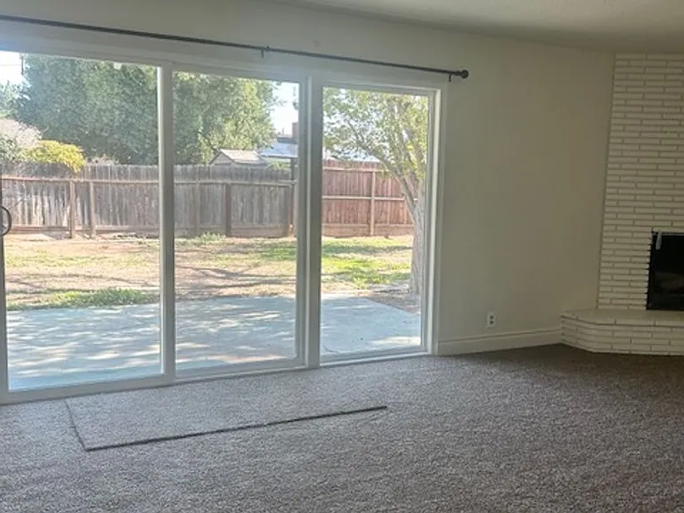 4436 N Van Dyke Ave — Photo 20