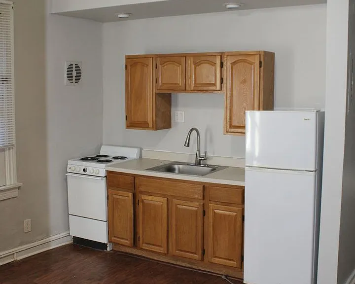 1015 Green St — Photo 2