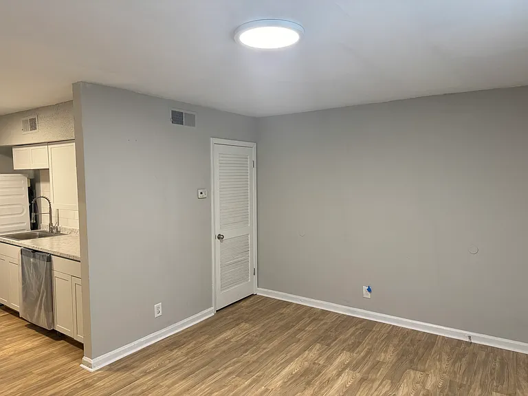 1901 Morehead Ave #3 — Photo 8