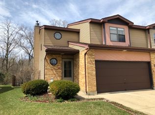 320 Brookdale Dr APT A, Bloomingdale, IL