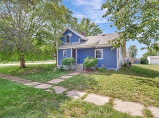 127 S High St, Elliott, IL 60933