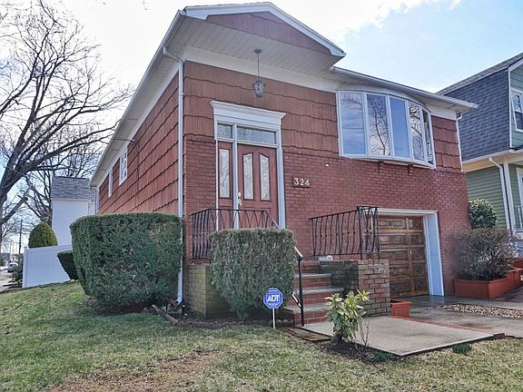 5th image of 324 Husson St