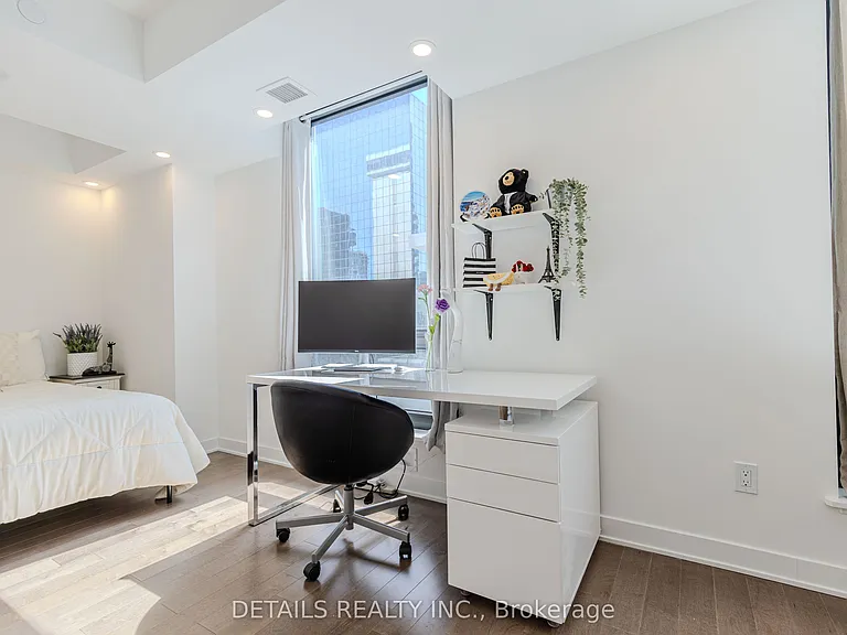 340 Queen St #1008 — Photo 17