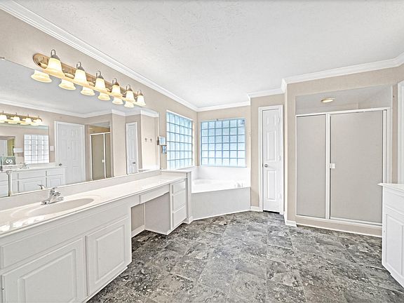 5th image of 13911 Roxton Dr