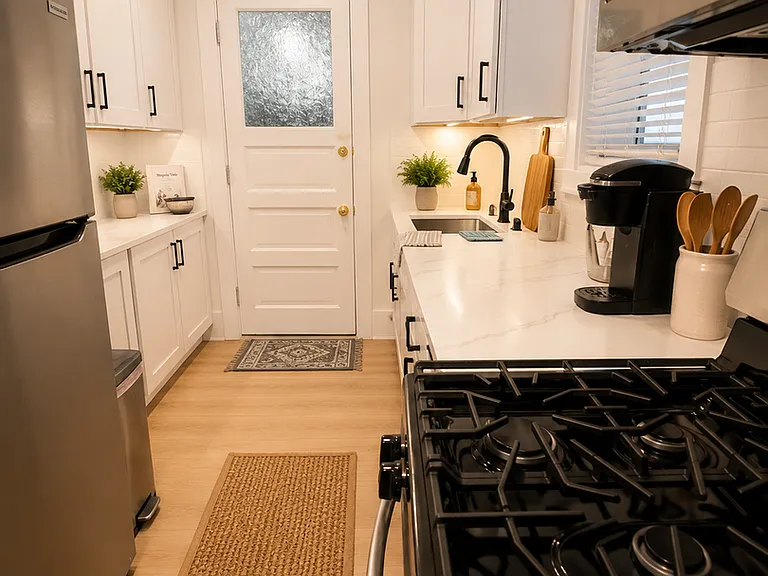 1032 Vaughn St — Photo 17