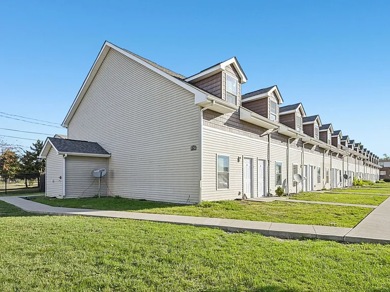 Village Court Apartments — Photo 2