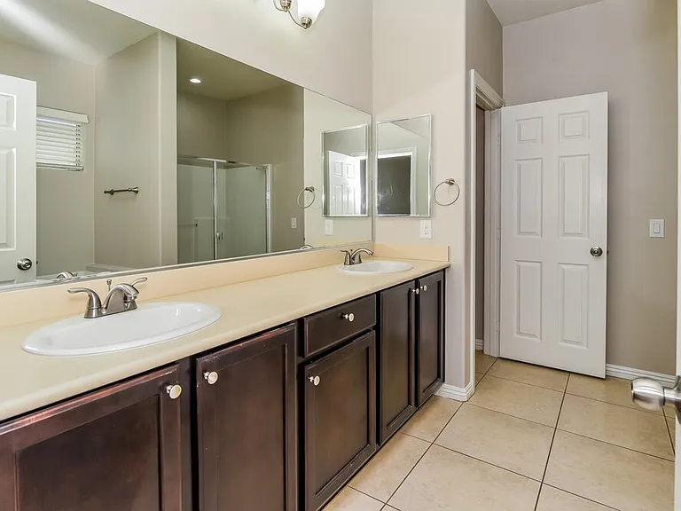 9519 Vega Carpio Ave — Photo 11