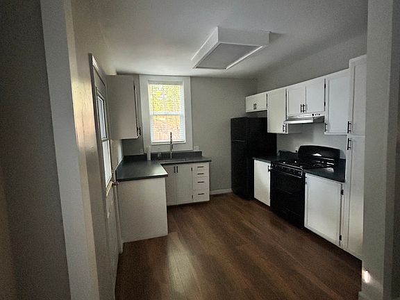4th image of 40 Ash St